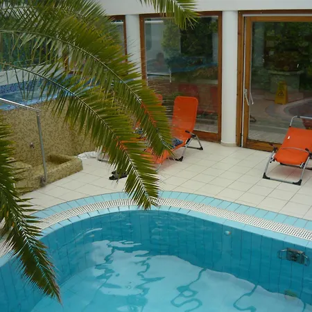 ホテル Wellness Kakadu 3*